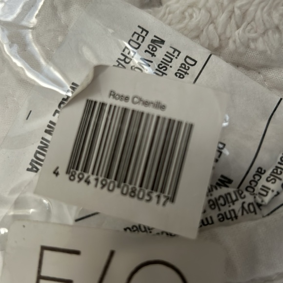 ROSE CHENILLE FULL/QUEEN QUILT SET, 1 QUILT & 2 SHAMS & 1 EURO SHAM- NEW, - Picture 6 of 6